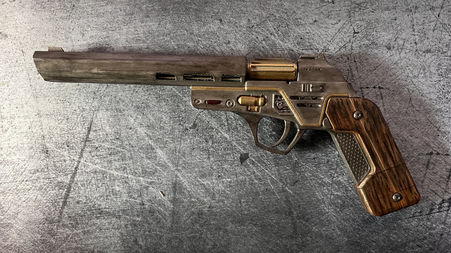 Cal Kestis’ Blaster · Gedruckt, bearbeitet und bemalt
