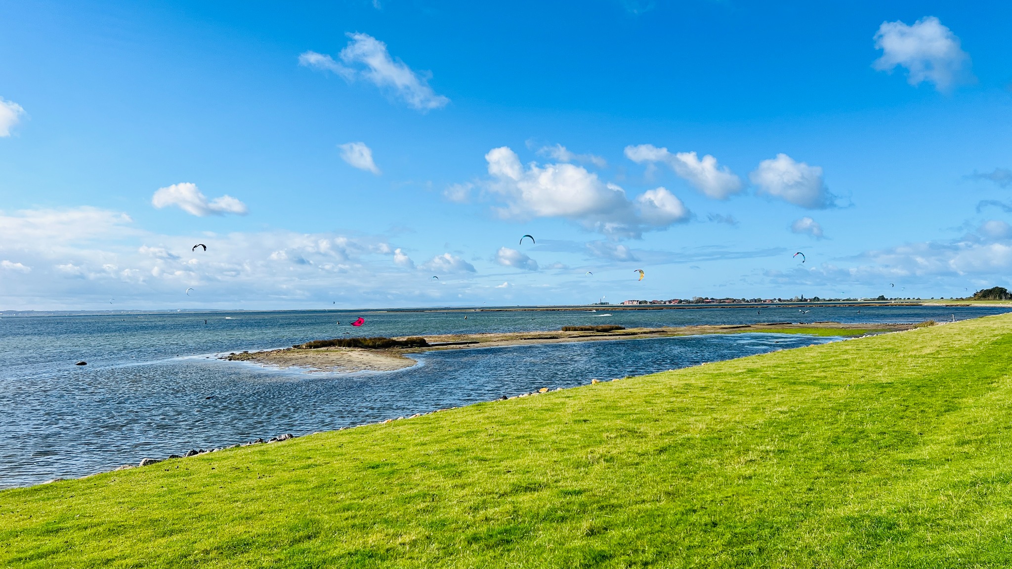 Fehmarn · Wind, Wasser und bunte Kites